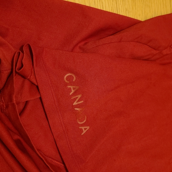 Large Red Team Canada Lululemon Fundamental Tee - Picture 4 of 6